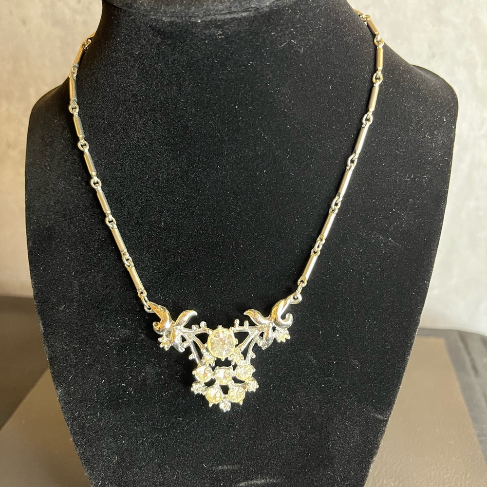 Silver tone Rhinestone Floral Necklace - Picture 2 of 4